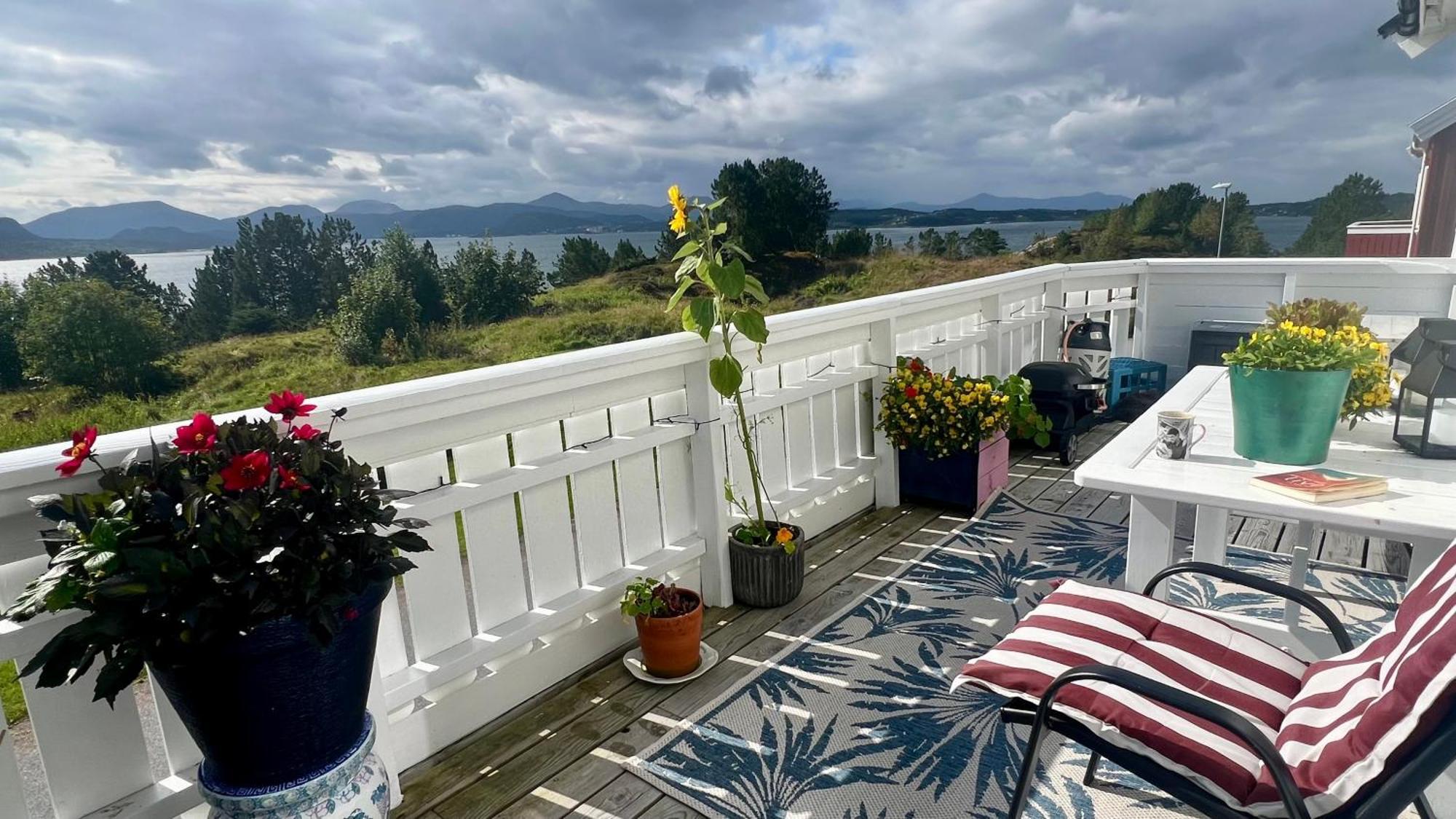 Ferienwohnung Wake Up To A Beautiful View And Smell Of The Sea Kristiansund Exterior foto